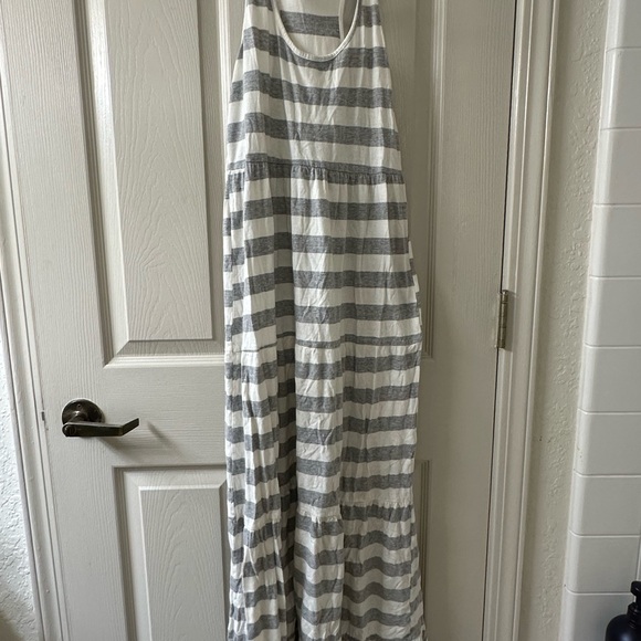 LC Lauren Conrad Dresses & Skirts - LC Lauren Conrad Gray and Cream Striped Dress